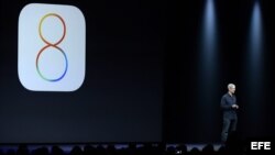 El CEO de Apple, Tim Cook, presenta el nuevo sistema operativo móvil IOS 8