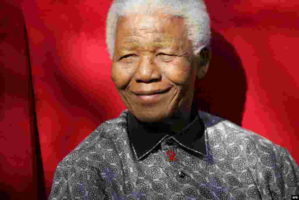 Fallece el ex presidente sudafricano Nelson Mandela a los 95 años de edad