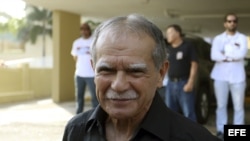 El expreso político Óscar López Rivera sale en libertad tras más de 35 años en prisión por conspiración sediciosa. Barack Obama le conmutó la condena el pasado enero y pasó el resto de su régimen carcelario en confinamiento domiciliario en Puerto Rico