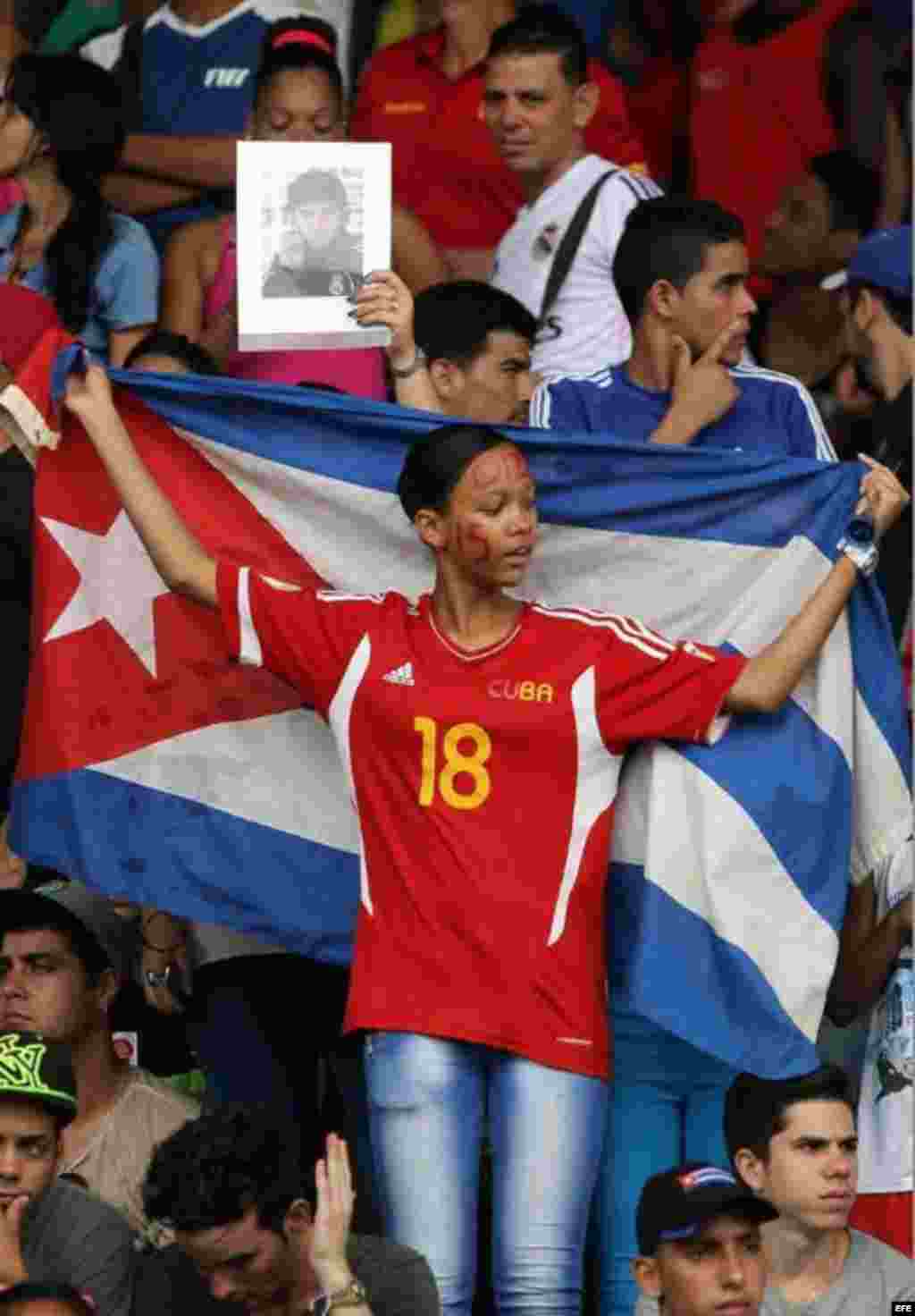 Otra cubana prefiere respaldar a su equipo.