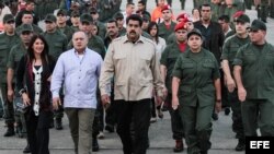 Preocupa al mundo acelerada militarización de Venezuela por mano de Maduro (c).