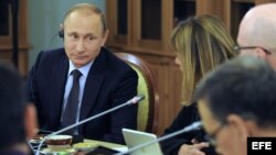 El presidente ruso, Vladímir Putin, durante la entrevista con los presidentes de las doce mayores agencias de noticias mundiales.