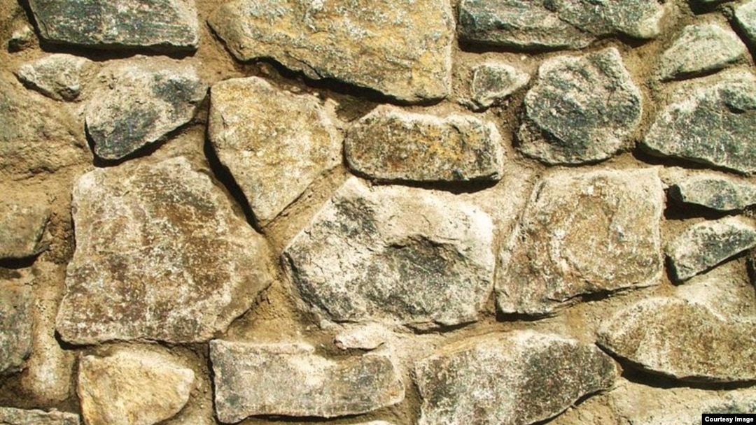 "Hasta las piedras se ablandan aquí estos días", José Martí.