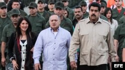 Maduro asegura que con poderes especiales controlará economía.