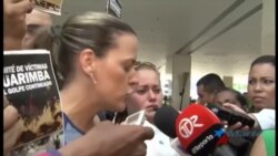 Venezolanos pro Maduro confrontan a Lilian Tintori