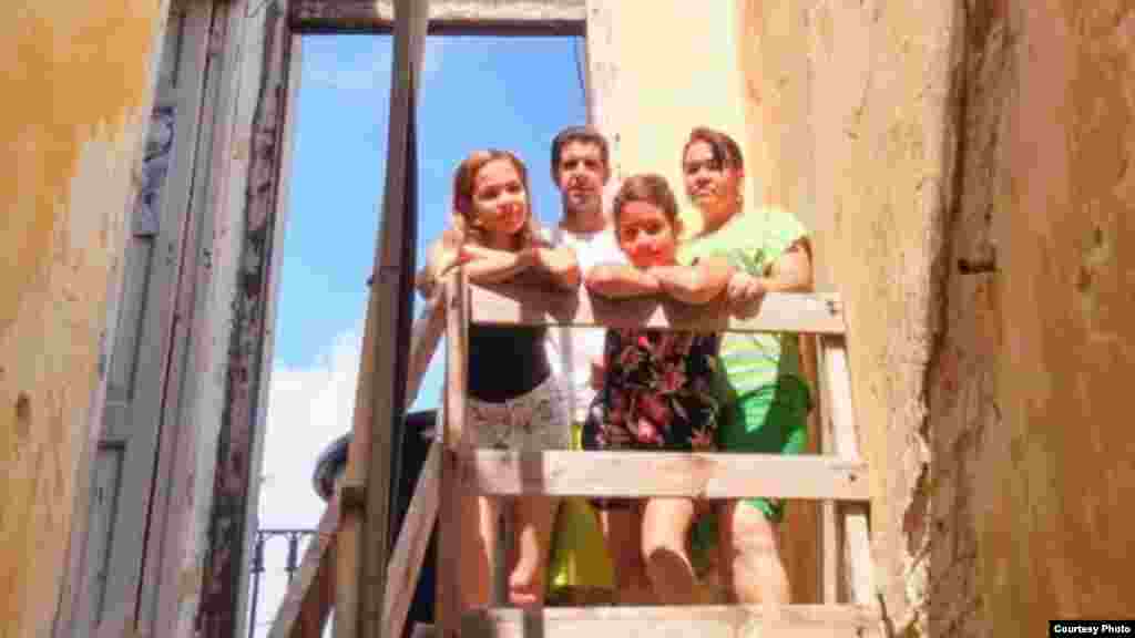 Matrimonio de La Habana Vieja temen morir con sus hijas aplastados en un derrumbe Foto Cortes&#237;a Elizabeth Vald&#233;s