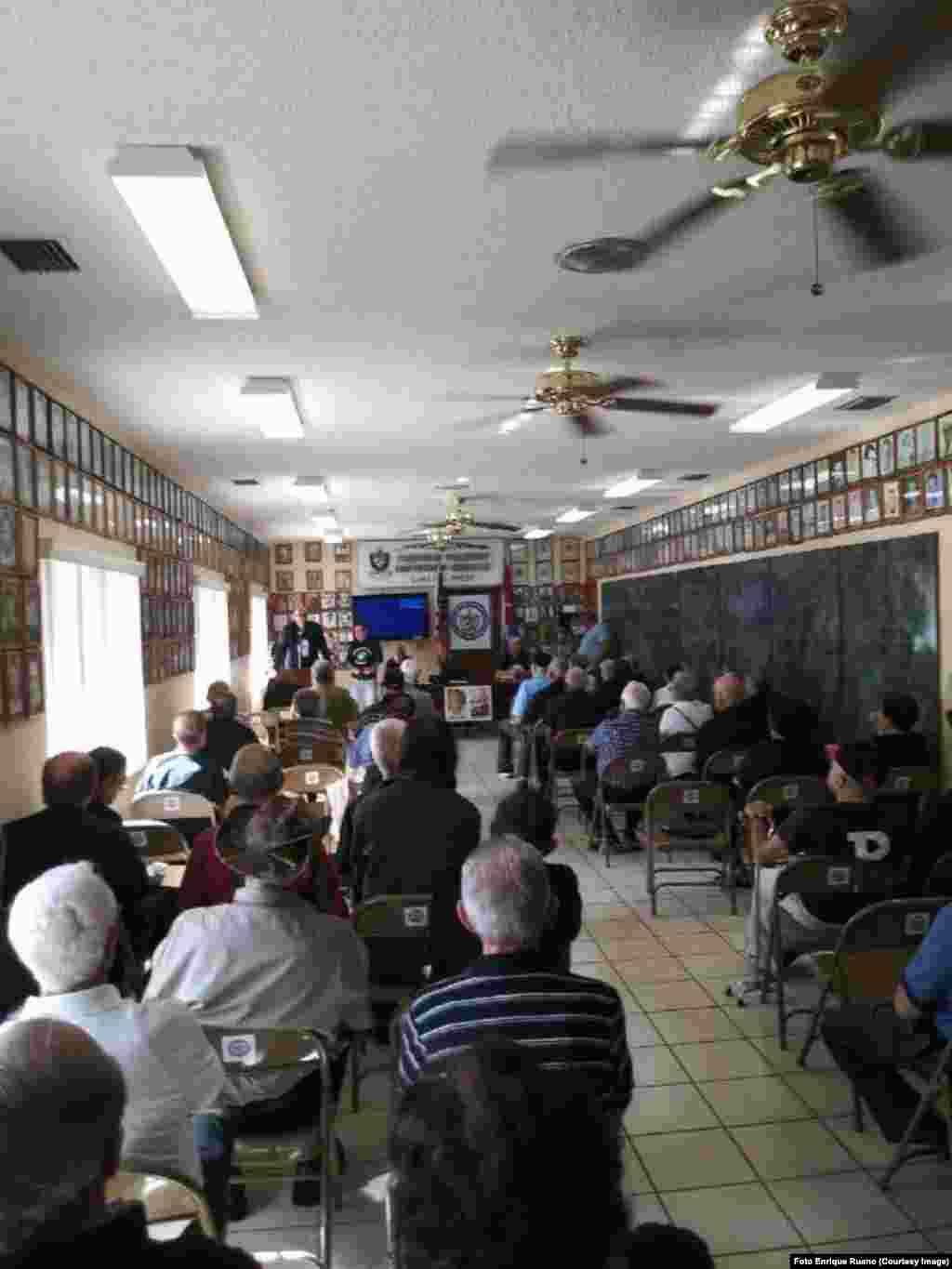 Miembros del Presidio Político Histórico Cubano celebran encuentro en la Casa del Preso de Miami.