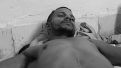 El rapero Maykel Castillo "El Osorbo", en huelga de hambre y sed en la sede del Movimiento San Isidro, exigiendo la libertad del rapero Denis Solís (Foto: Katherine Bisquet).