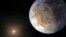 El extraño planeta fue detectado por el telescopio espacial Kepler.