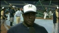 Yuniesky Betancourt está de regreso al equipo Cerveceros de Milwaukee