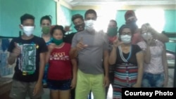 Sospechosos de coronavirus protestan en Holguín por deficiente atención médica. (Foto: Katerine Mojena/CubaNet)