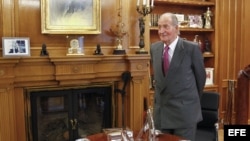 Rey Juan Carlos I recibe ministro exteriroes de los Emiratos Árabes