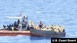 Inmigrantes ilegales cubanos interceptados por la Guardia Costera de EE.UU.