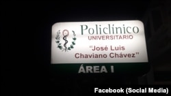 Letrero de identificación del policlínico universitario José Luis Chaviano Chávez