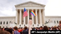 Celebración frente al Tribunal Supremo de Estados Unidos en Washington después de que el Tribunal declarase legal el matrimonio entre personas del mismo sexo. Foto: AP / Jacquelyn Martin / Archivo.