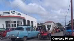 Reportes de escasez de combustible desde la isla