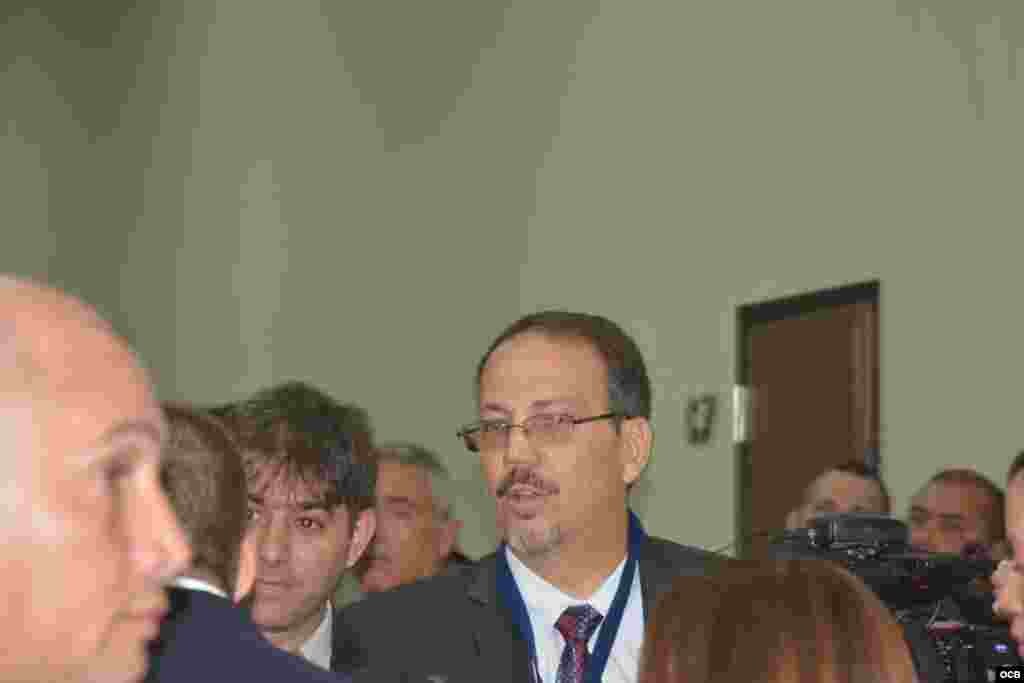 Alejandro Castro Espín con la delegación cubana al salir del encuentro con Santos en la Cumbre de Panamá 2015.