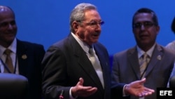 Raúl Castro hablando junto a la presidenta de Costa Rica, Laura Chinchilla.