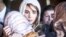 La reina Rania de Jordania, marcha junto a manifestantes en Amman.