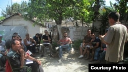 Students participate in courses taught by the Fundacion Sucesores. Courtesy of fundacionsucesores.blogspot.com