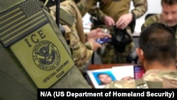  Oficiales del equipo de Respuesta Especial de ICE.