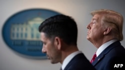 El presidente Donald Trump y el secretario interino de Seguridad Nacional Chad Wolf (Jim Watson/AFP).