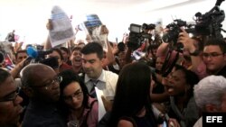 Turbas oficialistas repudian a opositores cubanos en "Foro de la sociedad civil" en Panamá.