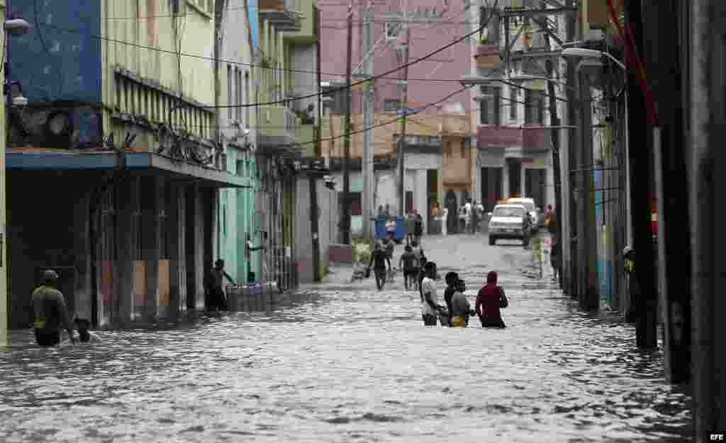 Irma se aleja de Cuba pero deja inundaciones severas en La Habana y Varadero