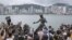 Estatua de Bruce Lee en la Avenida de las estrellas en Hong Kong, China.