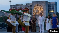 El presidente de Colombia, Gustavo Petro asiste a una ceremonia de ofrenda floral en el Monumento a José Martí durante su visita oficial a La Habana, Cuba, el viernes 31 de julio de 2026. Ramon Espinosa/Pool vía REUTERS
