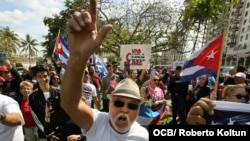 Cubanos se pronuncian a favor de la libertad de la isla en Miami, el sábado 29 de febrero del 2020.
