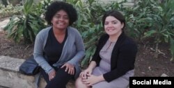 Dianet Martínez (izq.) y Sarahí García, del Movimiento Estudiantil Cristiano de Cuba, integrantes de la delegación de la Sociedad civil cubana, enviadas a la Cumbre de las Américas.