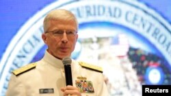 El almirante Craig S. Faller, jefe del Comando Sur de EE.UU., durante una conferencia de prensa en Tegucigalpa, Honduras, mayo 7 de 2019.