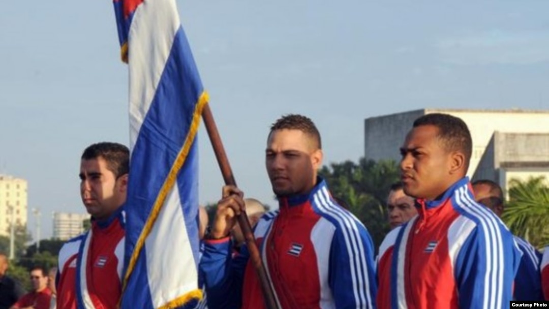 Yulieski Gourriel (c), abanderado del equipo Cuba al III Clásico Mundial de Béisbol, juega ahora en Grandes Ligas.