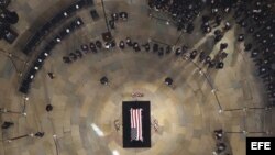 Imagen Capilla ardiente de John McCain en el Capitolio