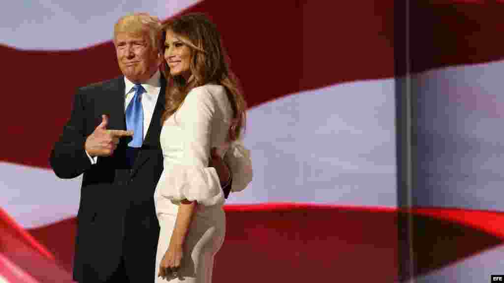 Trump junto a su esposa Melania, el 18 de julio de 2016, en el primer día de la Convención Republicana en el Centro Nacional Republicano Quicken Loans Arena de Cleveland, Ohio.