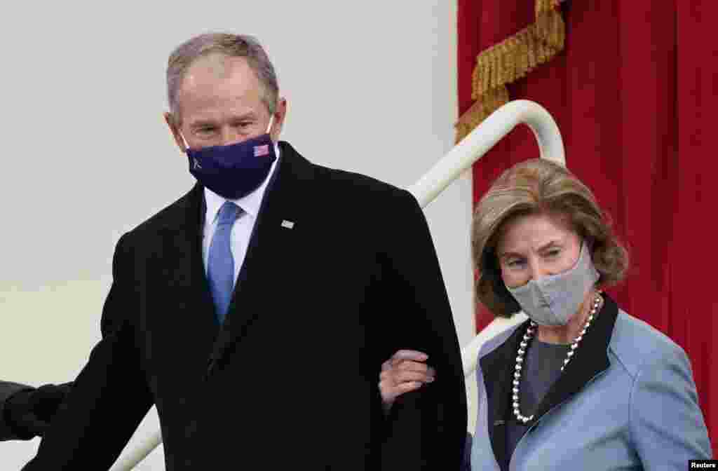 El ex presidente estadounidense, George W. Bush, y su esposa, Laura Bush, también asistieron el acto de investidura presidencial. REUTERS / Kevin Lamarque