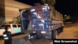 Camión coyote con extranjeros indocumentados retenido en Costa Rica.