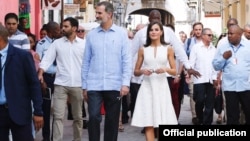 Felipe VI y doña Letizia pasean por el área restaurada de La Habana Vieja. (Foto: Casa Real de España)