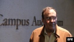 El escritor cubano exiliado Carlos Alberto Montaner, uno de los ponentes del evento "Radiografía latinoamericana: la libertad de prensa y la democracia".
