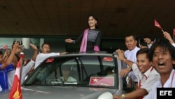 La líder opositora y premio Nobel de la Paz, Aung San Suu Kyi, culminó su histórica visita a China