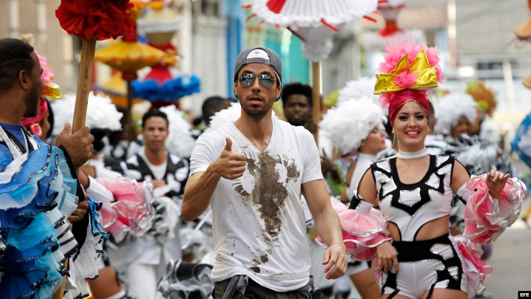 Una comparsa en La Habana para Enrique Iglesias