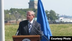 Senador Bob Menendez por New Jersey.