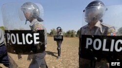 Policía de Myanmar. 