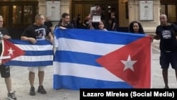 Protesta frente al Gran Teatro del Liceo de Barcelona.