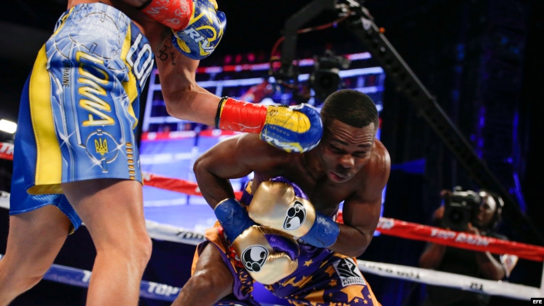 Lomachenko y Rigondeaux en la pelea. 