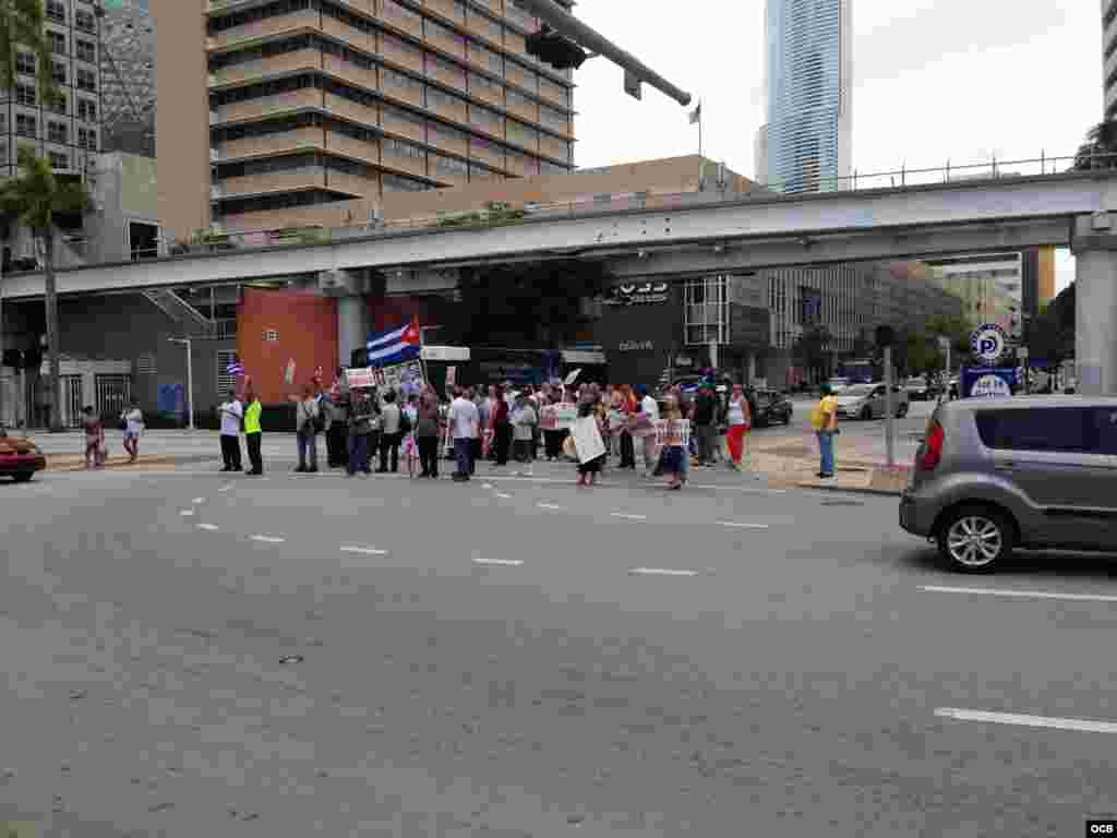 Cubanos en Miami reclaman a Bahamas fin de maltratos a indocumentados. Foto: Ricardo Quintana