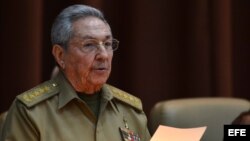 Raúl Castro pronuncia un discurso durante las sesiones de la Asamblea Nacional del Poder Popular. (Archivo)