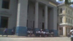 Policía política rodea casa de opositores