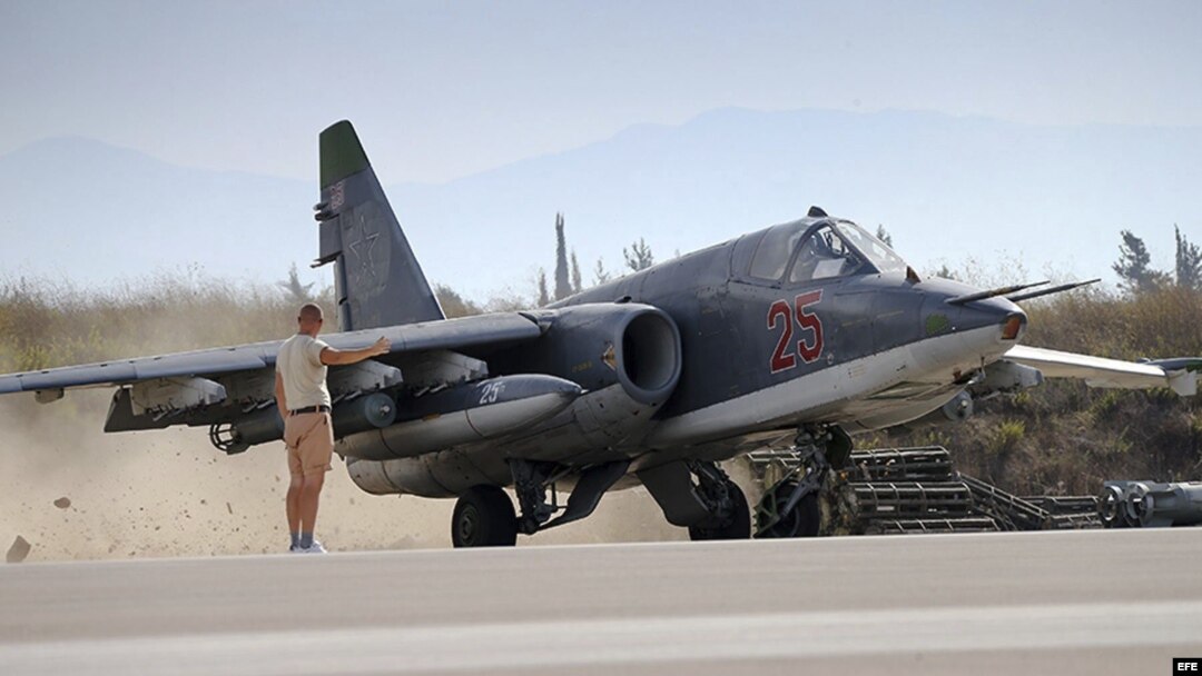 Un avión de combate SU-25 ruso en la base siria de Hmeymim, a las afueras de Latakia.